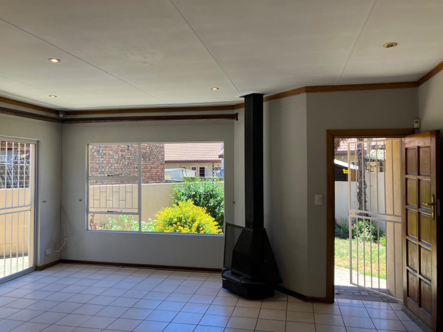 2 Bedroom Property for Sale in Uitsig Free State